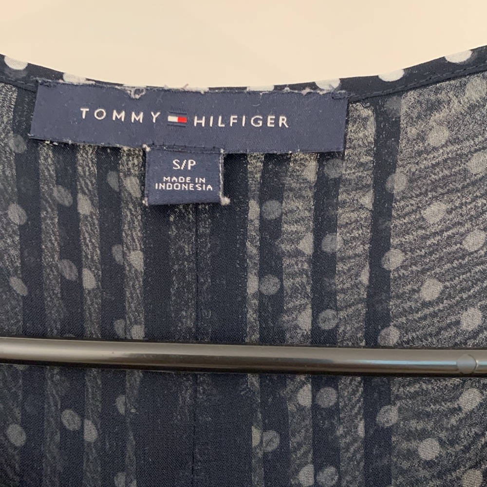 Tommy Hilfiger blouse Polka Dots ✨2 for $10✨ - Picture 2 of 3